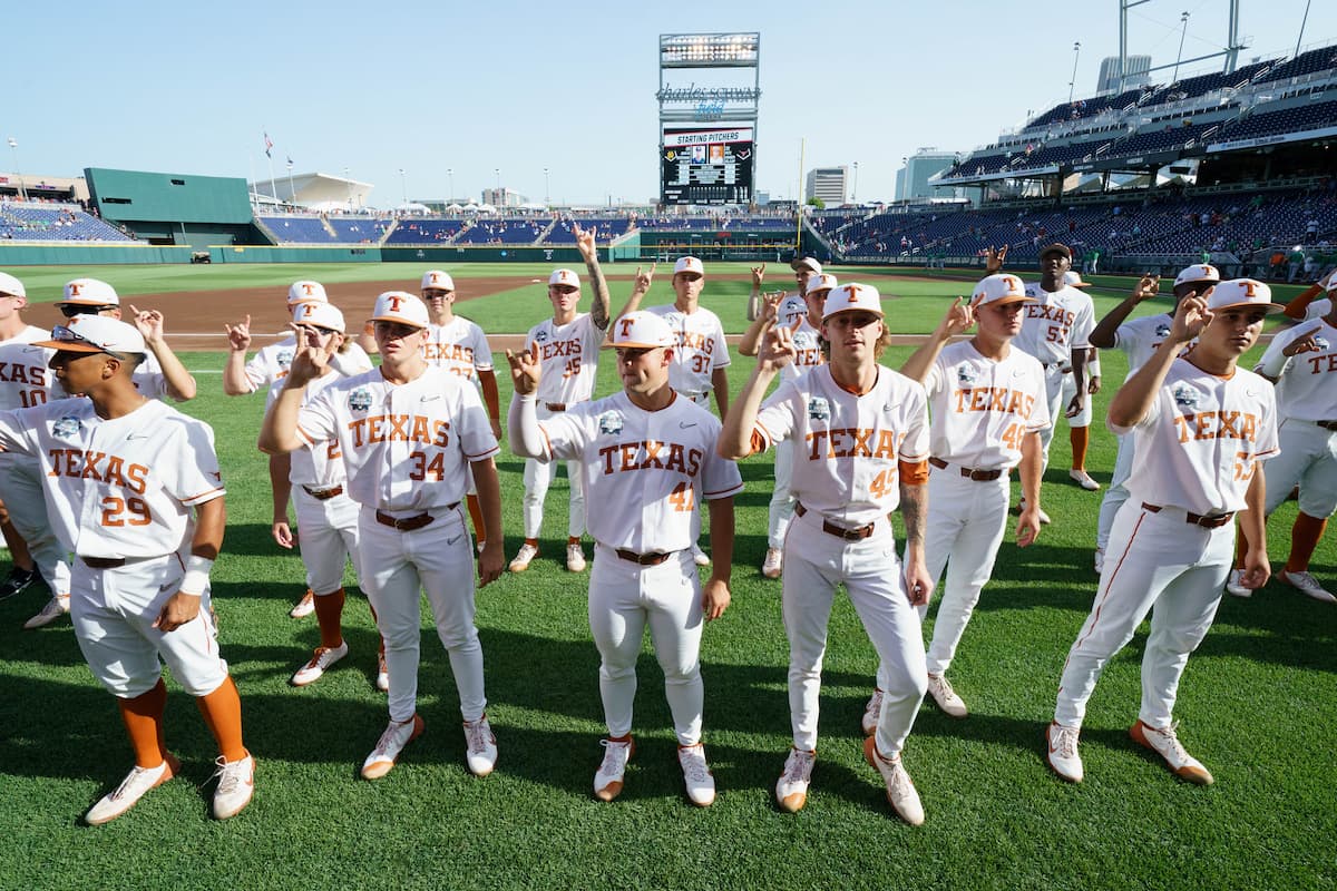 Texas baseball vs. Notre Dame in College World Series live updates
